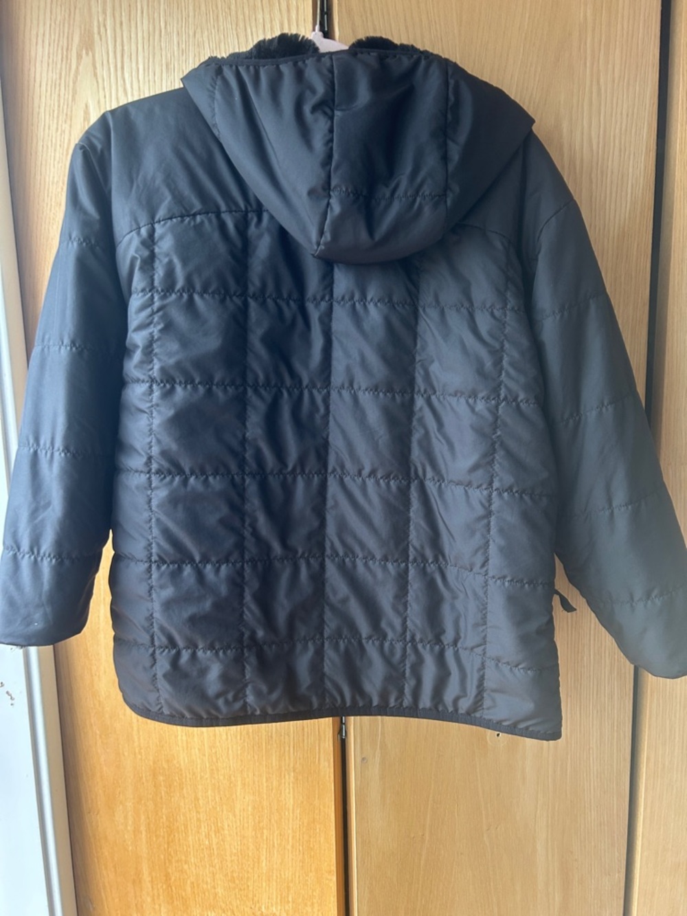 The North Face Kids Black Faux-Fur Lined Puffer Jacket reversible - Picture 4 of 4